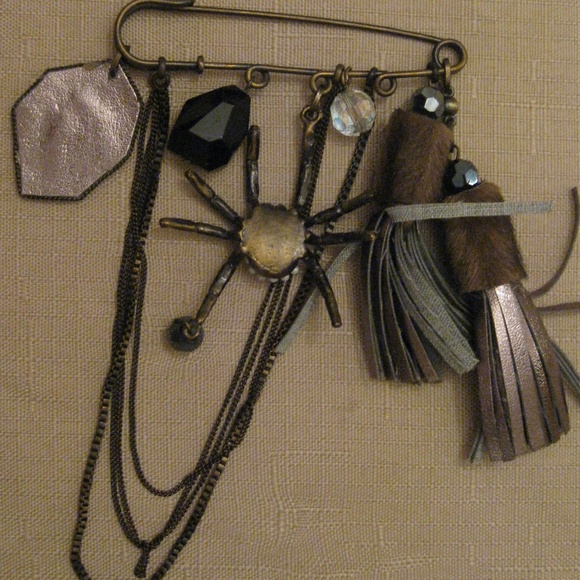 HANDCRAFTED 5 & 3/8" BROOCH Brass Pearl Spider - Picture 7 of 8